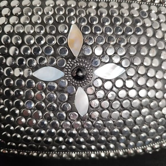 Antik Kraft Women's Hand Made Style Fold Over Metal Clutch/Crossbody - Picture 5 of 7